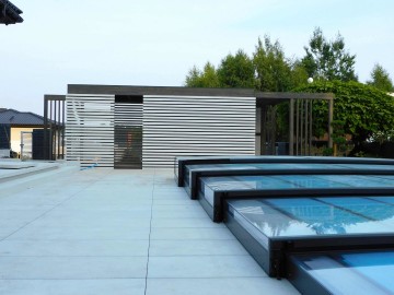 Altana nowoczesna przy basenie