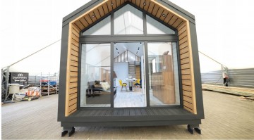 Chalet  klein house 48m2 milano klant en klaar glassen stacaravan