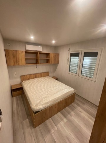 Slaapkamer tinyhousepg kleine huis groot bed